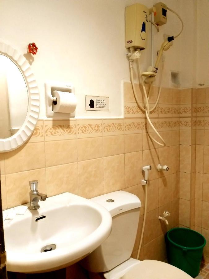 Sola Eleganza Apartelle Quezon City Bagian luar foto