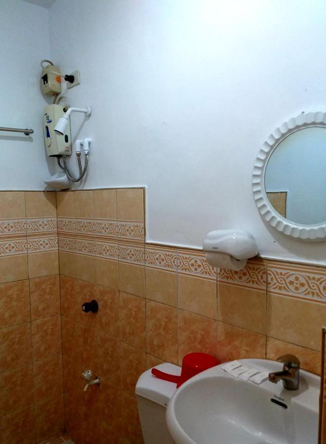 Sola Eleganza Apartelle Quezon City Bagian luar foto