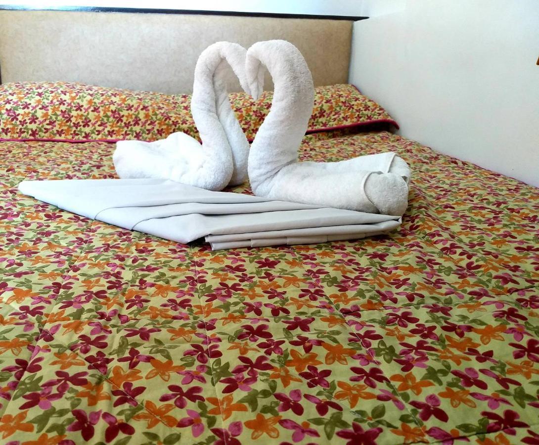 Sola Eleganza Apartelle Quezon City Bagian luar foto