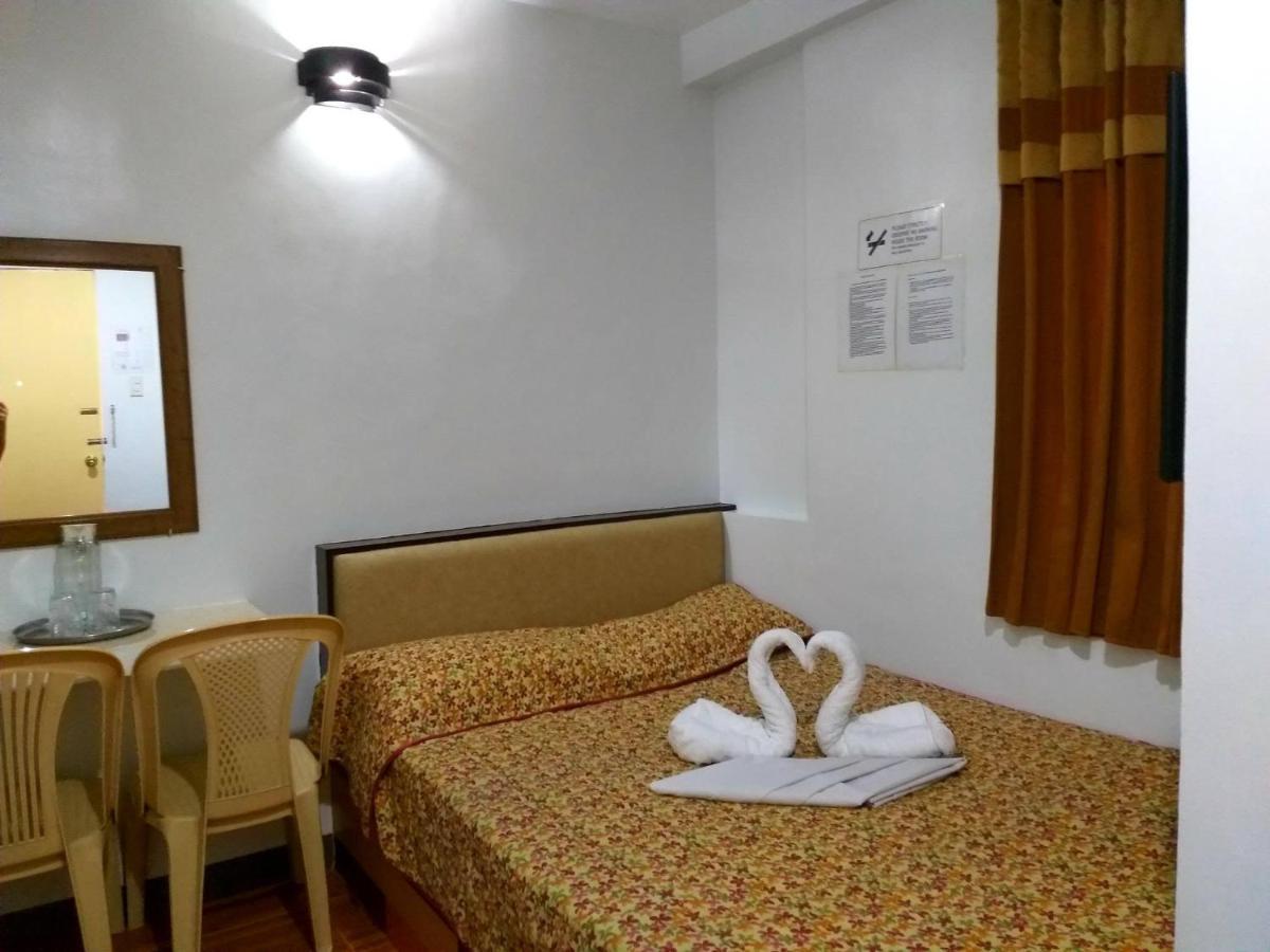 Sola Eleganza Apartelle Quezon City Bagian luar foto