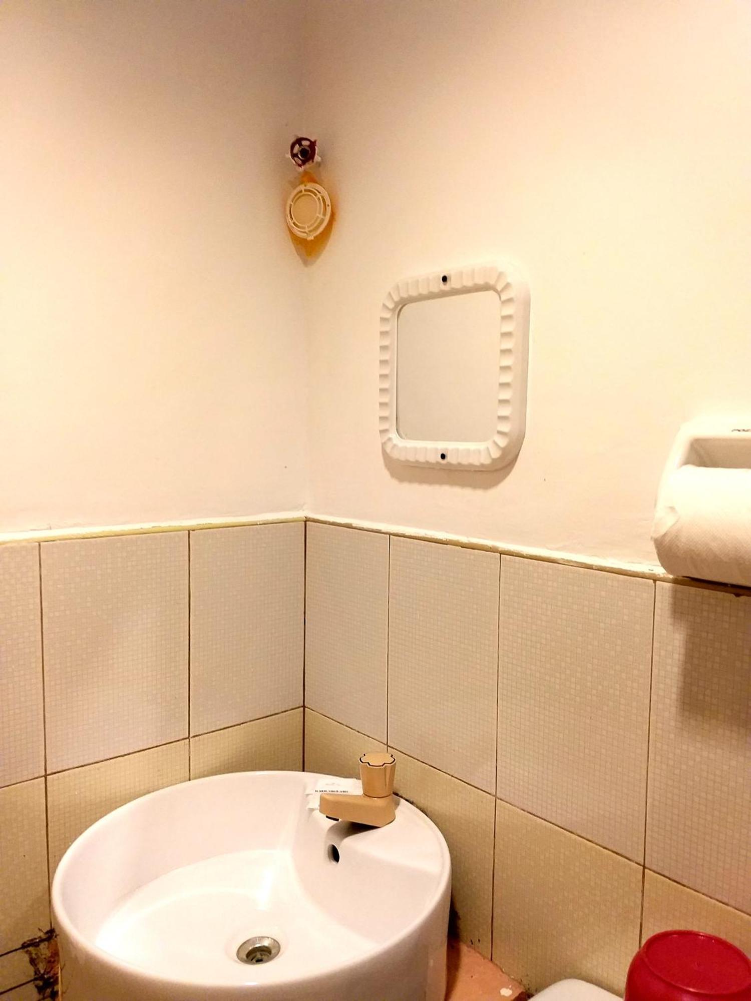 Sola Eleganza Apartelle Quezon City Bagian luar foto